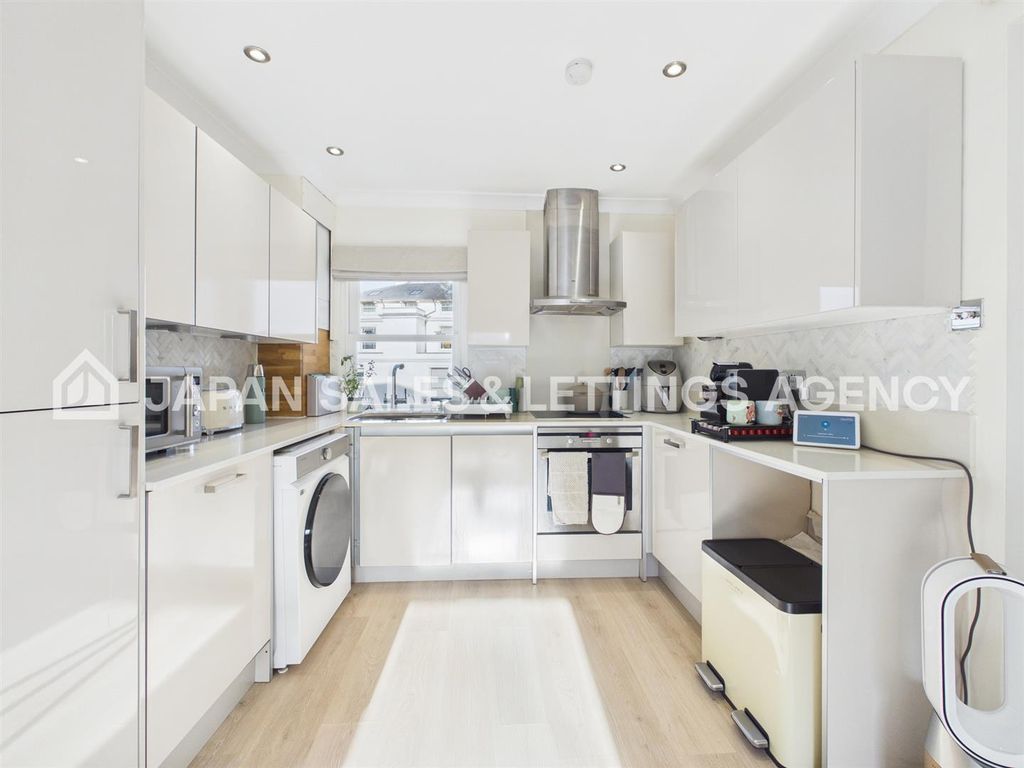 Property photo 3 of 7 Cam04401G0-Pr0108-Still003.Jpg