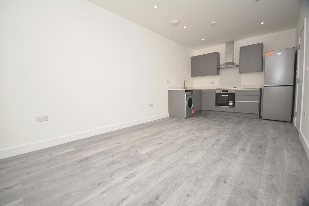 Property photo 2 of 15 Kitchen/Lounge