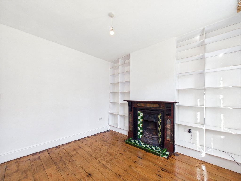 Property photo 3 of 16 Picture No. 02