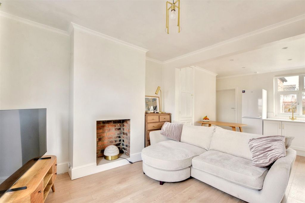 Property photo 2 of 19 Lounge_1.Jpeg