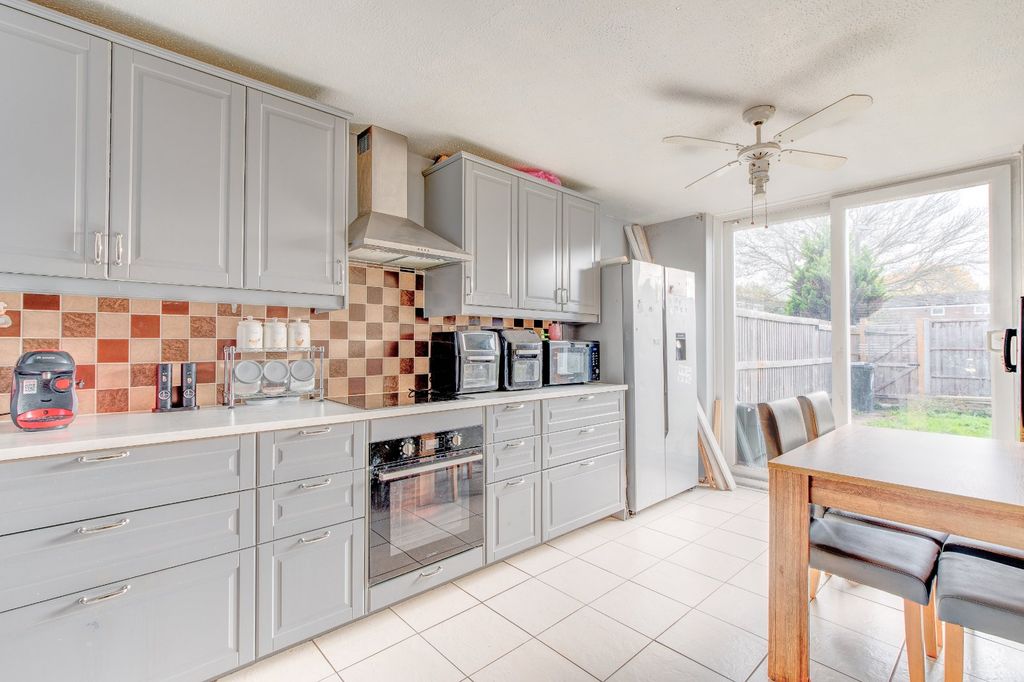 Property photo 2 of 13 Picture No. 10