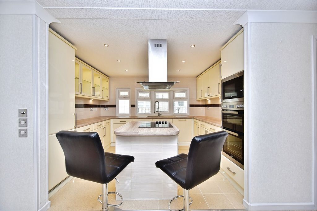 Property photo 2 of 20 Pbox-Img.Jpg