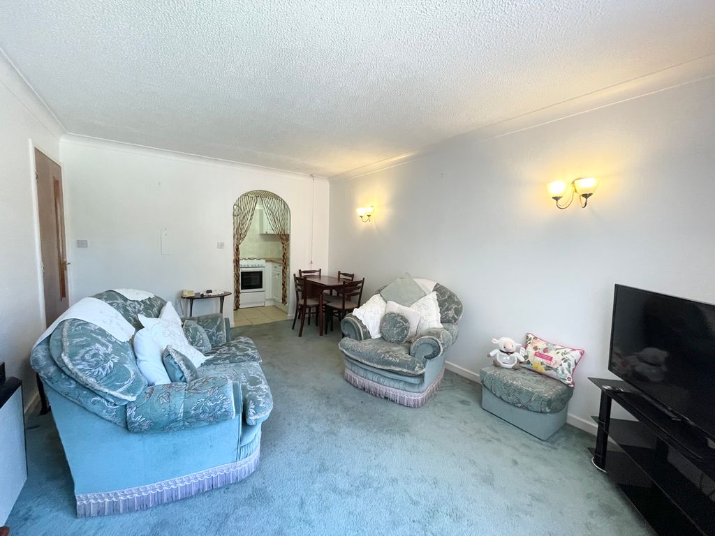 Property photo 2 of 16 Img_2878