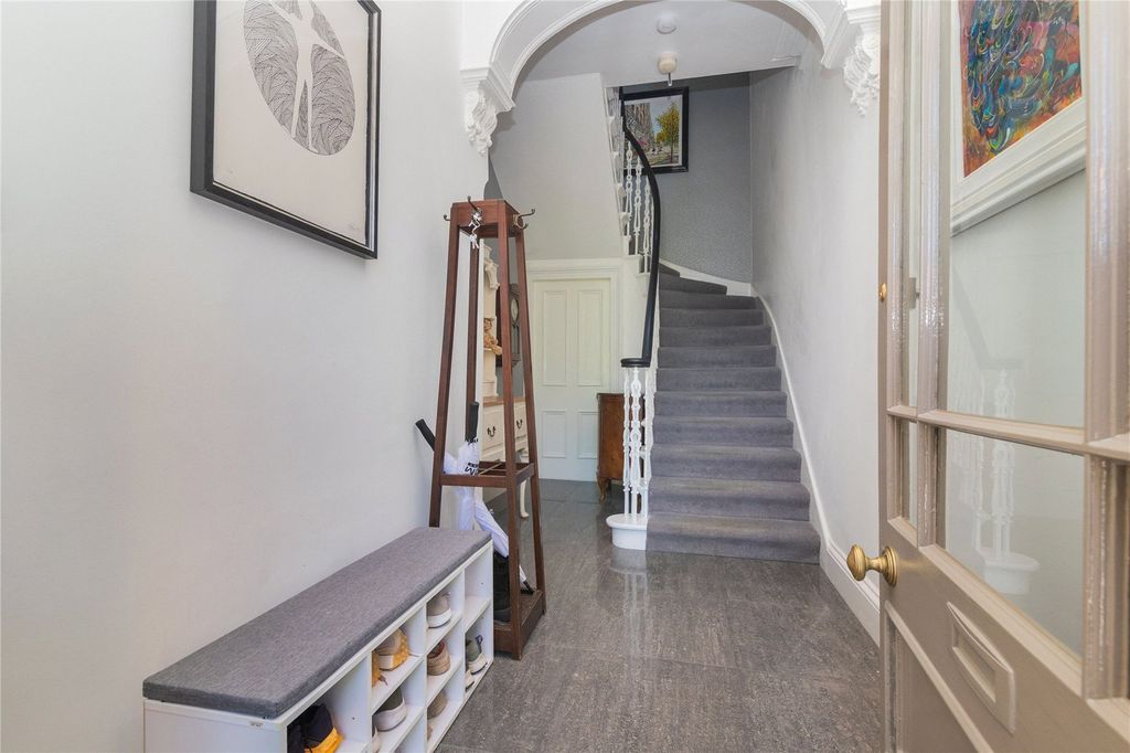 Property photo 3 of 20 Entryway