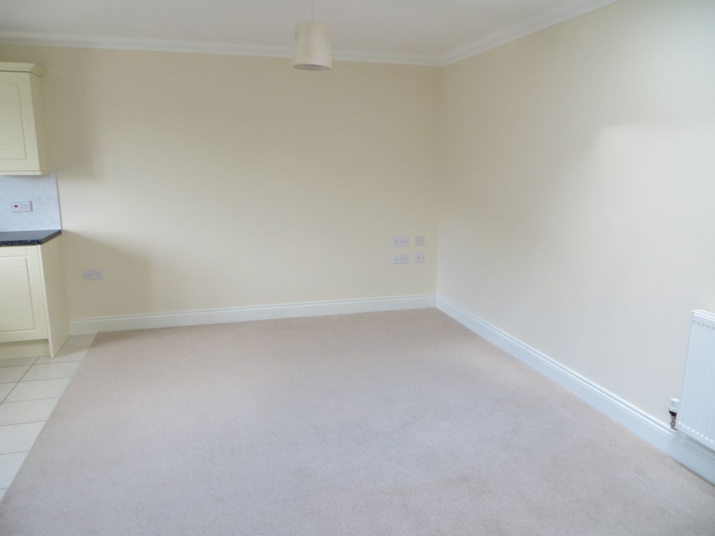 Property photo 3 of 10 Living Area
