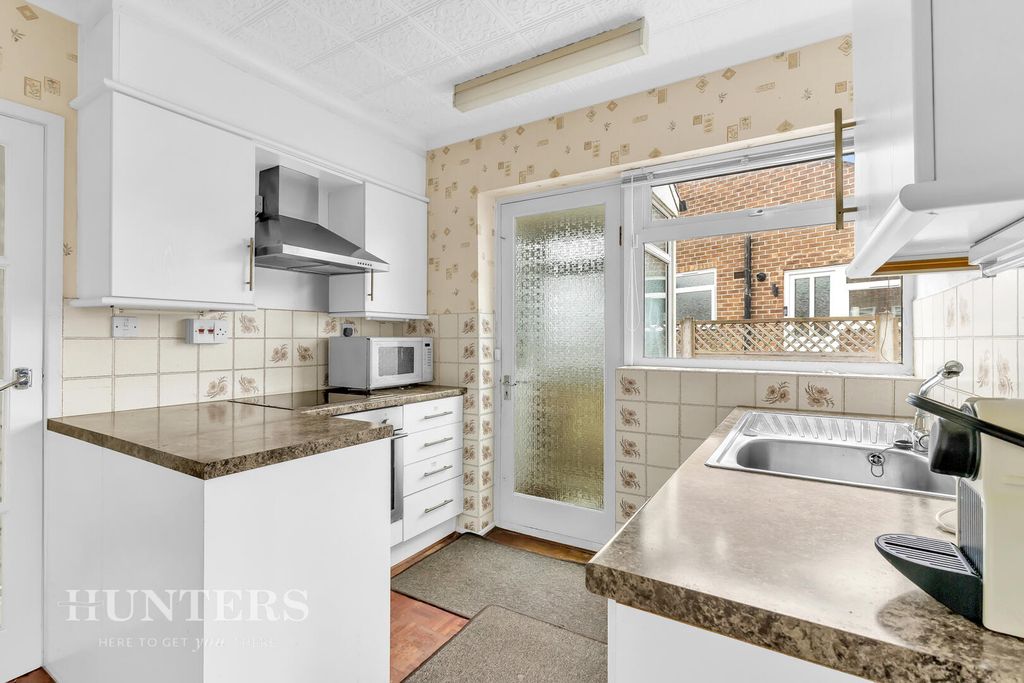 Property photo 3 of 17 Kitchen
