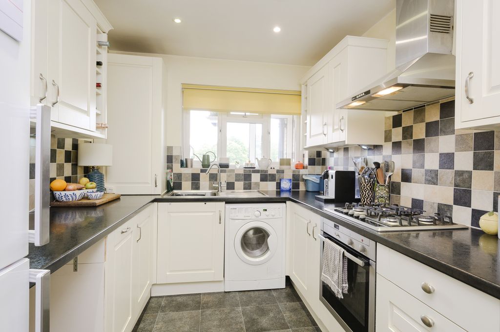 Property photo 2 of 15 Picture No. 12