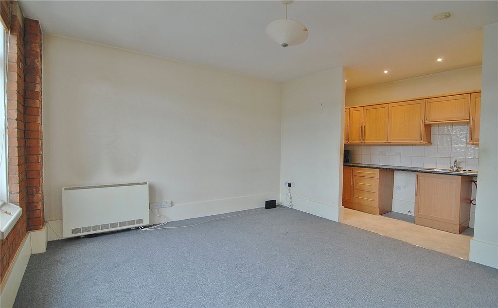 Property photo 3 of 8 Picture No. 12