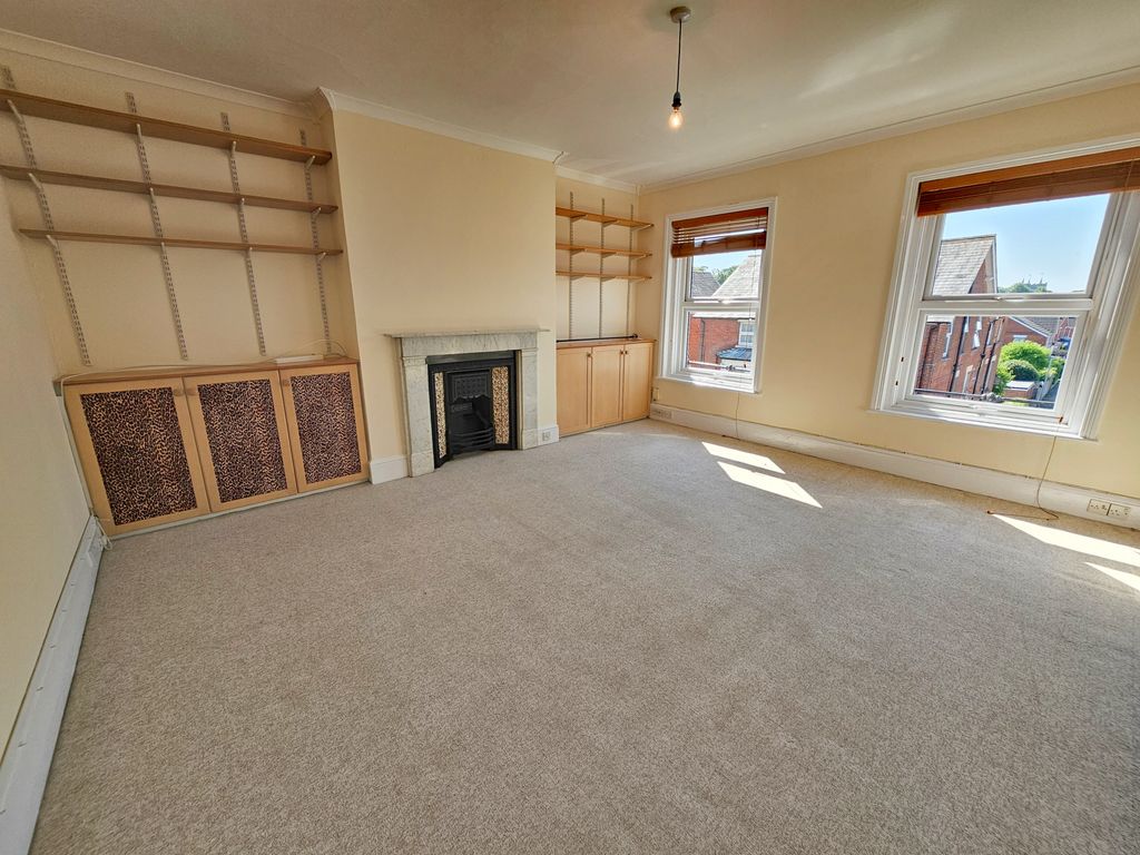 Property photo 2 of 12 Image