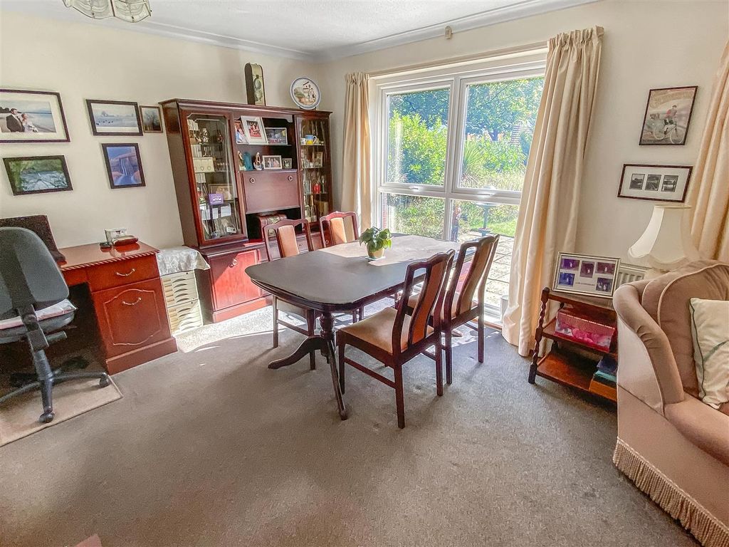 Property photo 3 of 16 Dining Area.Jpg