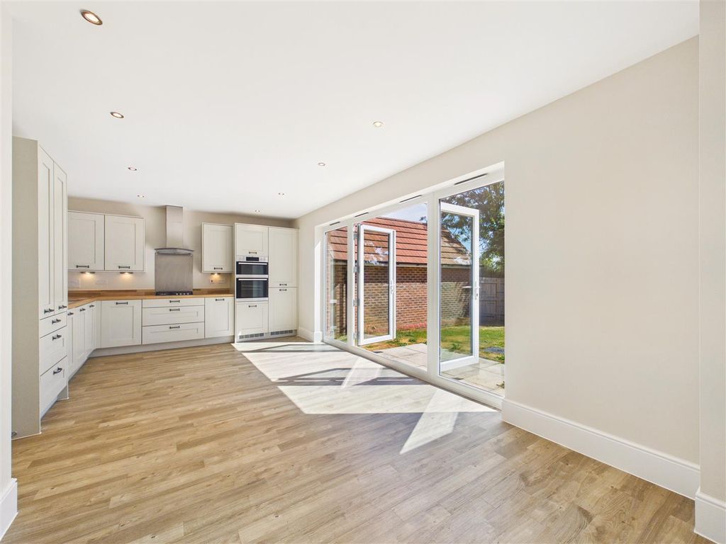 Property photo 3 of 14 Cam05451G0-Pr0191-Still007.Jpg