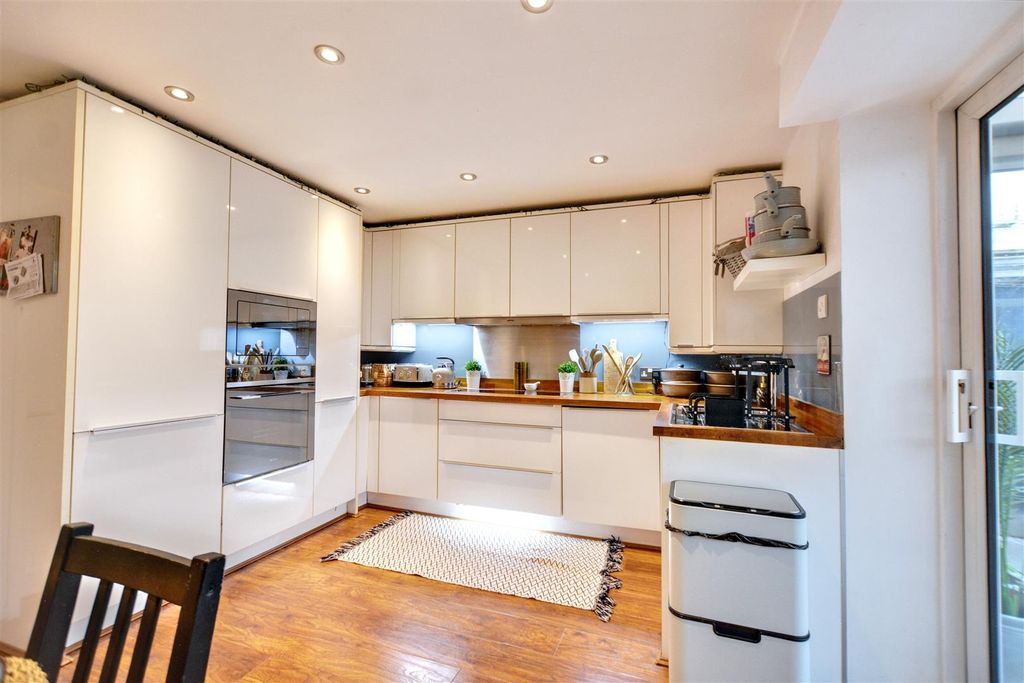 Property photo 3 of 22 Kitchen Diner