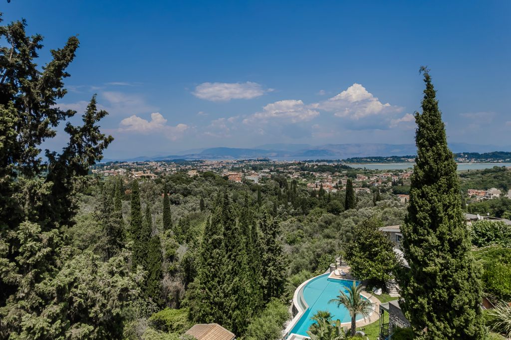 Property photo 3 of 49