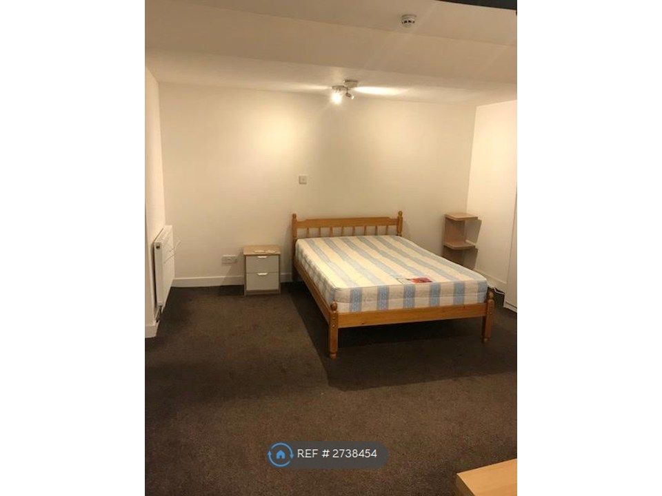 Property photo 3 of 14 Bedroom Pic1