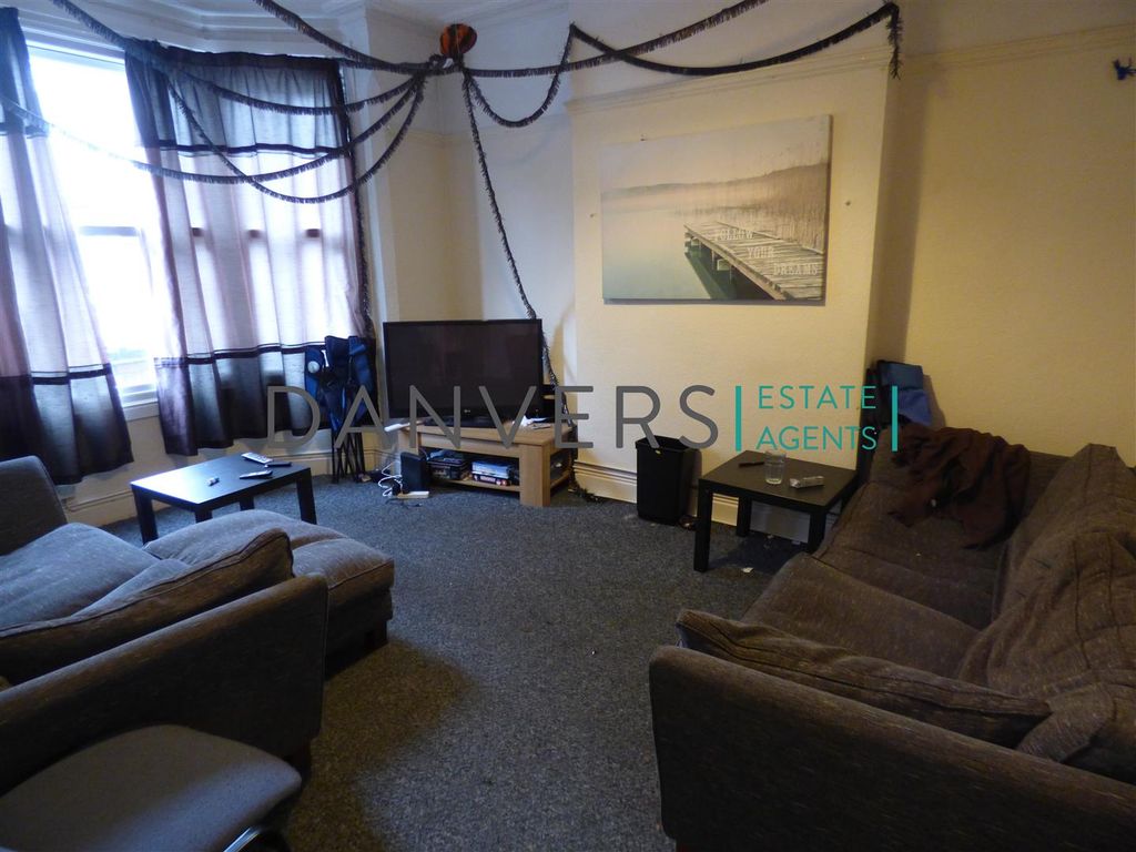 Property photo 1 of 12 Lounge.Jpg