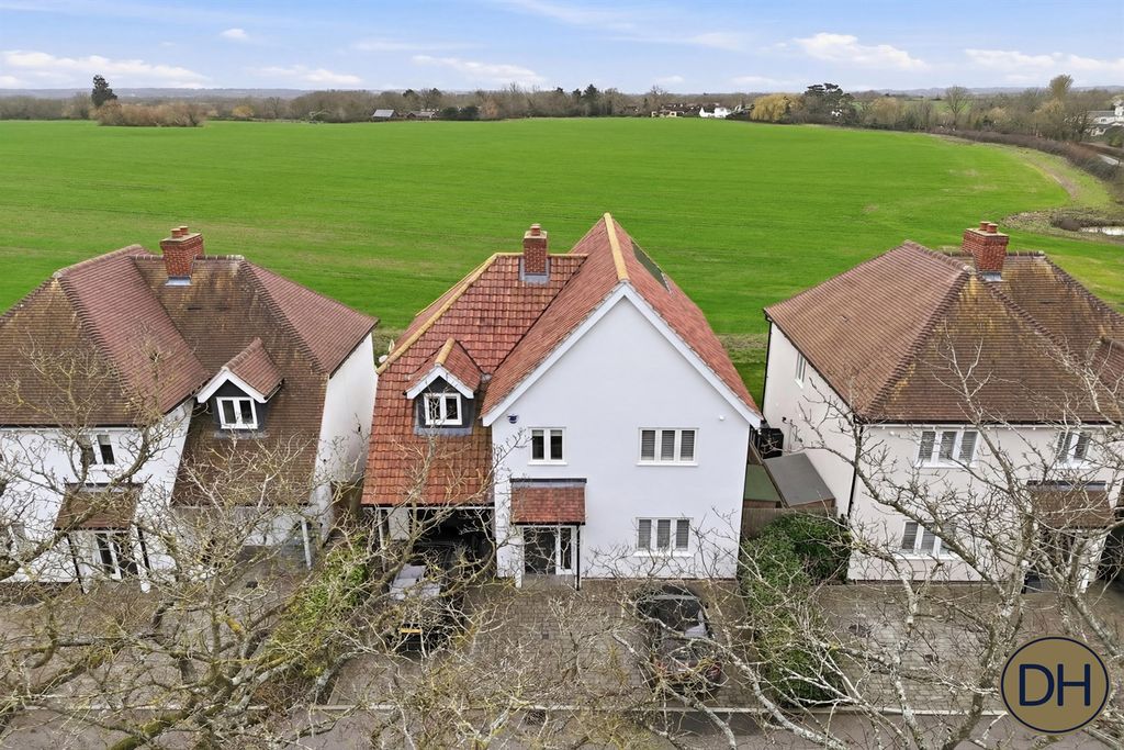 Property photo 1 of 35 Station Bridge Mews