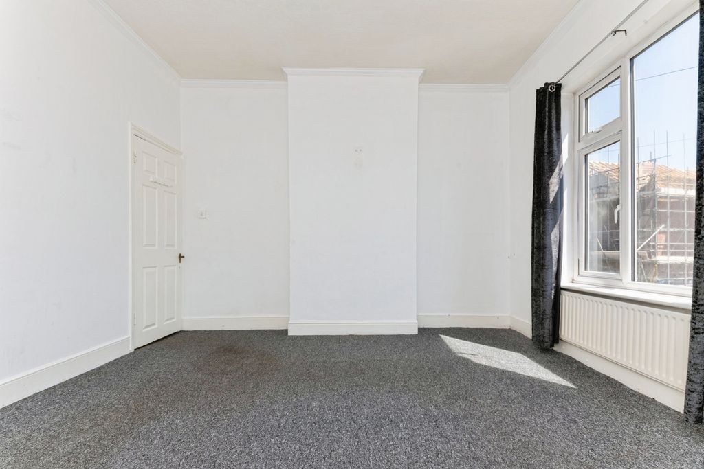 Property photo 3 of 10 Bedroom 1