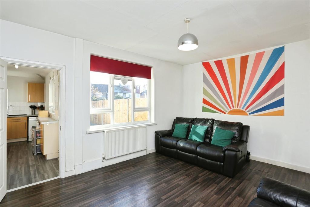 Property photo 3 of 14 Dining Room