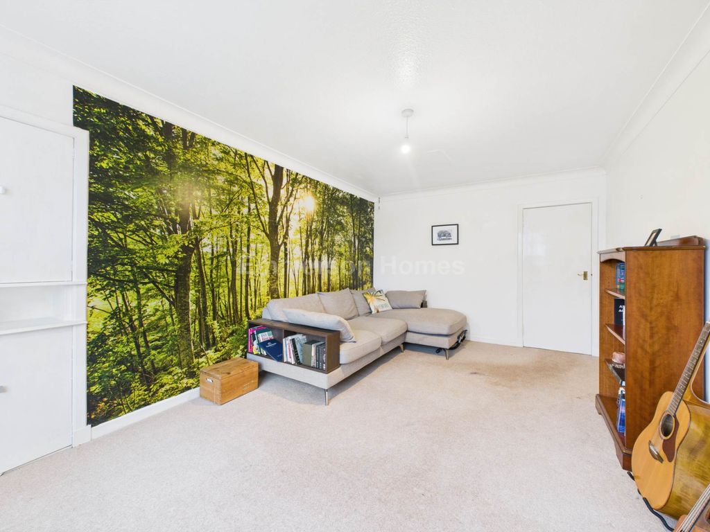 Property photo 3 of 26