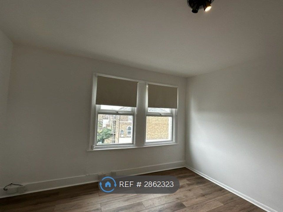 Property photo 1 of 7 Studio Lounge