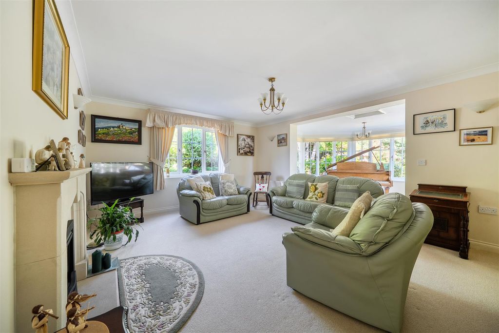 Property photo 2 of 20 Sitting Room