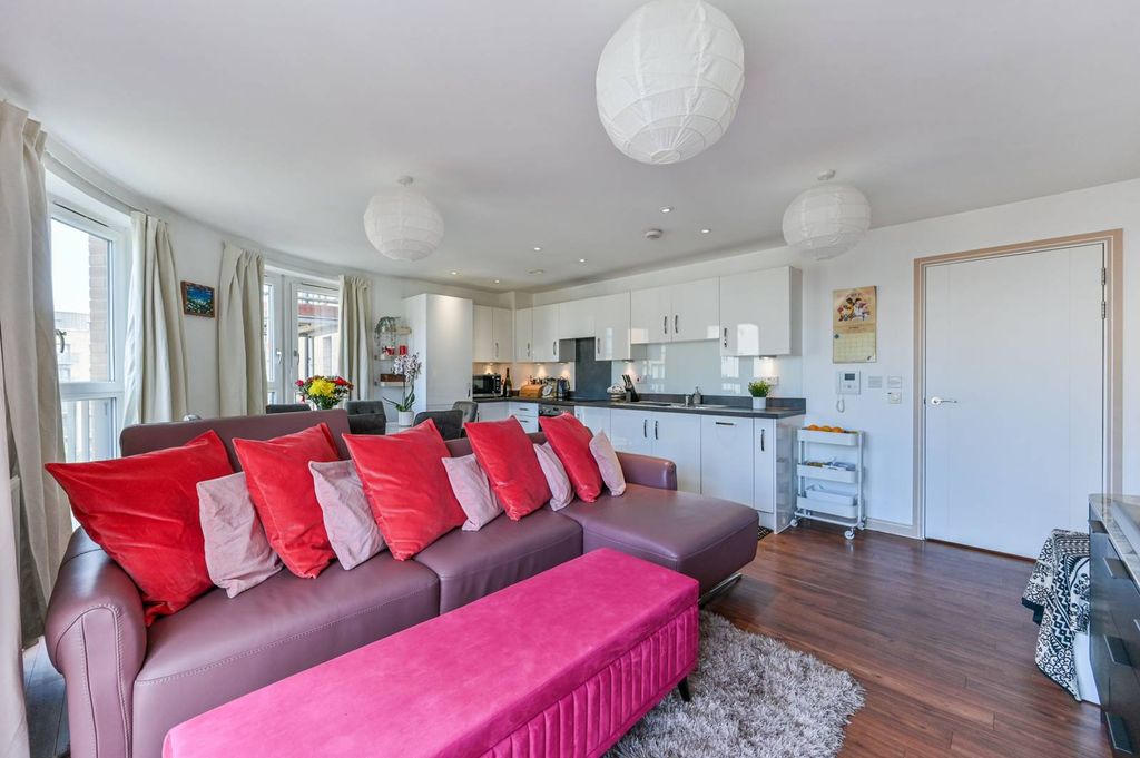 Property photo 1 of 17