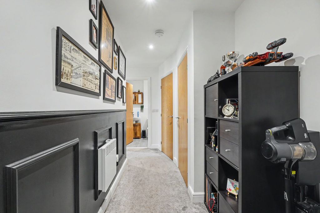 Property photo 3 of 27
