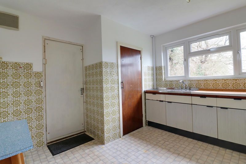 Property photo 3 of 19 Kitchen