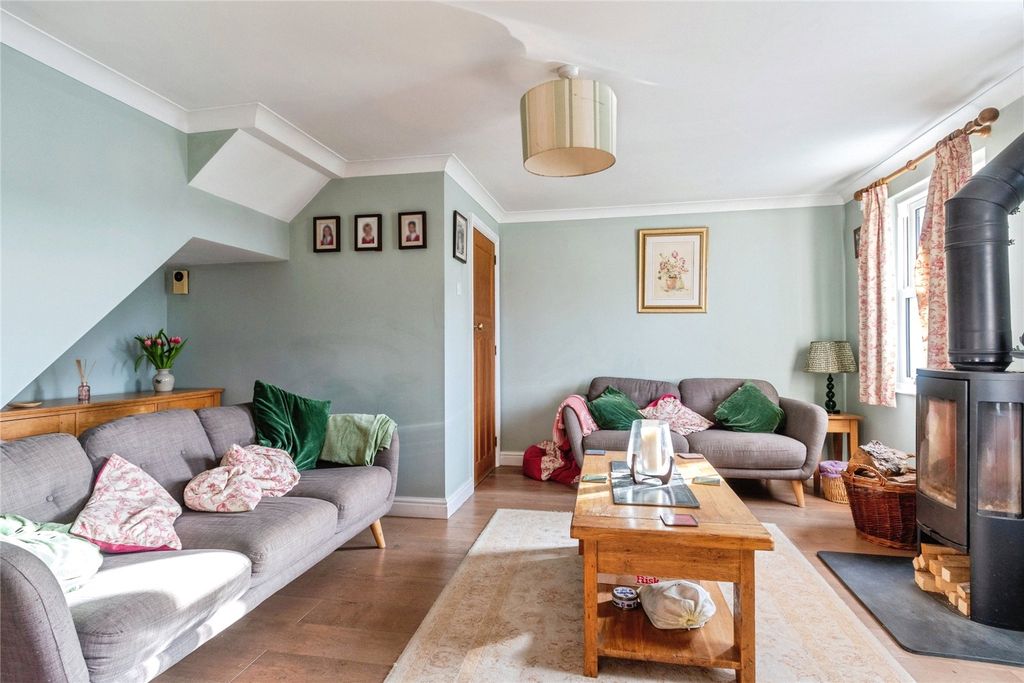 Property photo 2 of 19 Lounge