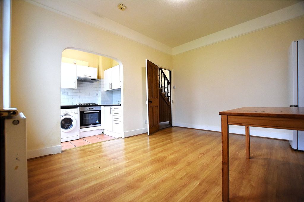 Property photo 1 of 17 Picture No. 11