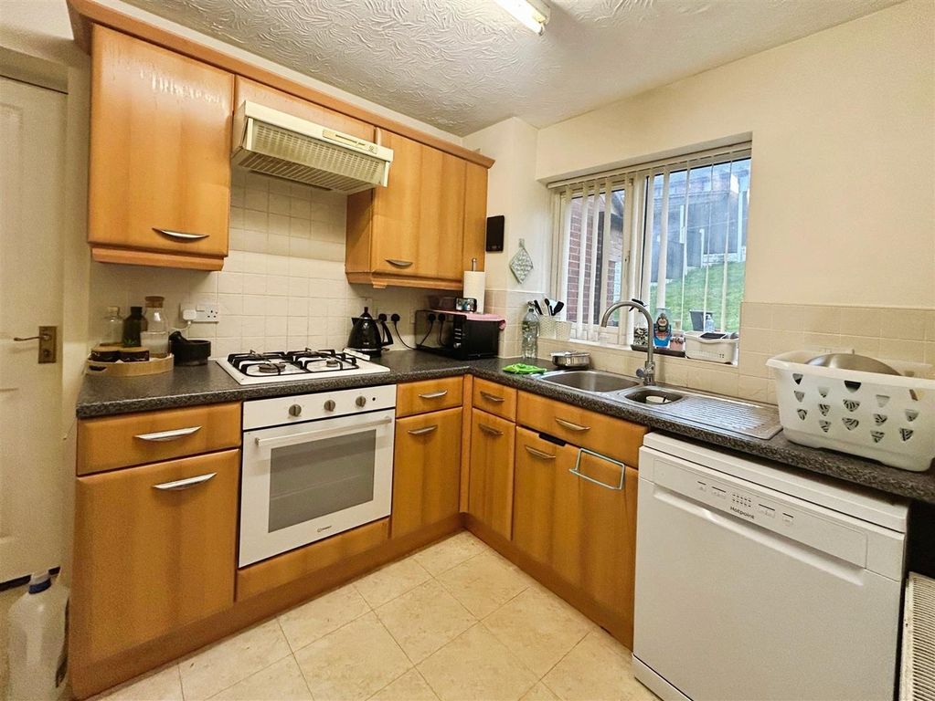 Property photo 2 of 8 9E108Acd-Image00008.Jpeg