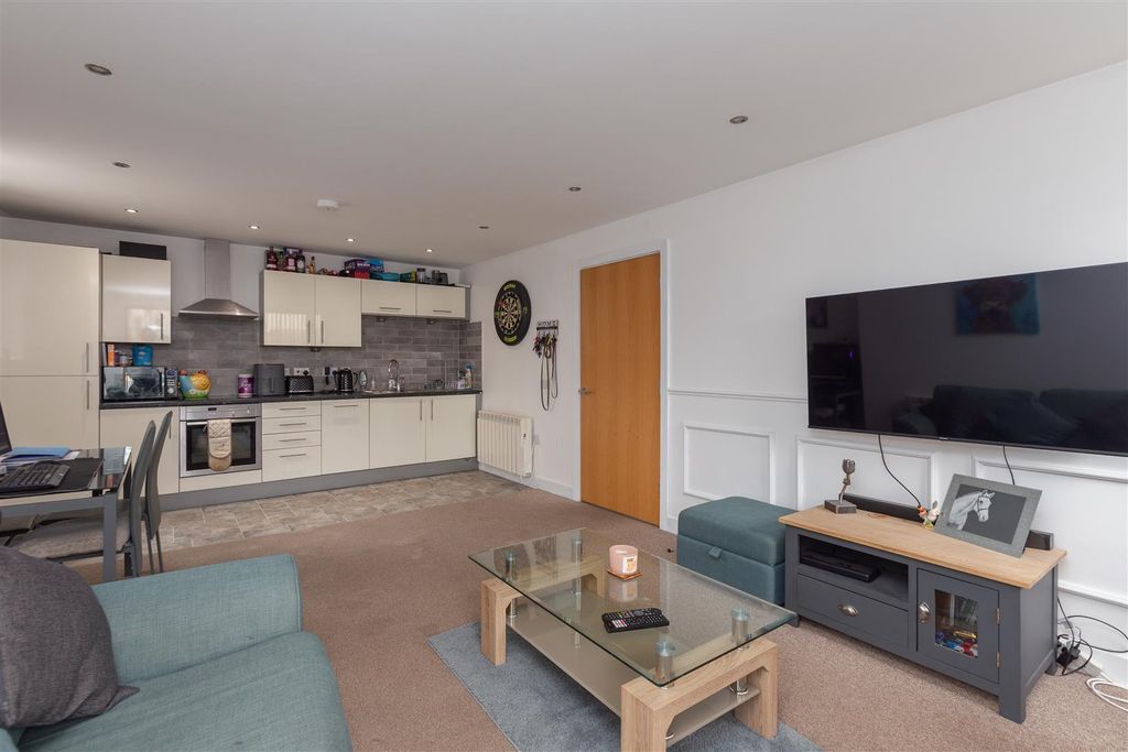 Property photo 2 of 11