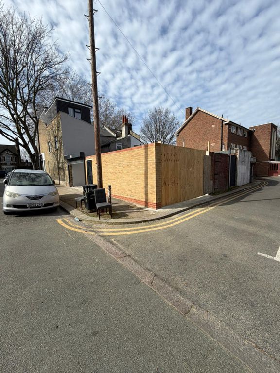 Property photo 3 of 8