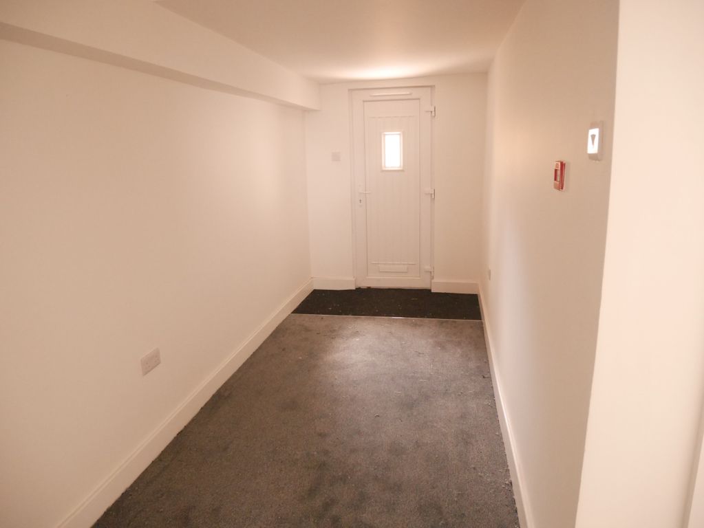 Property photo 2 of 10 Hallway
