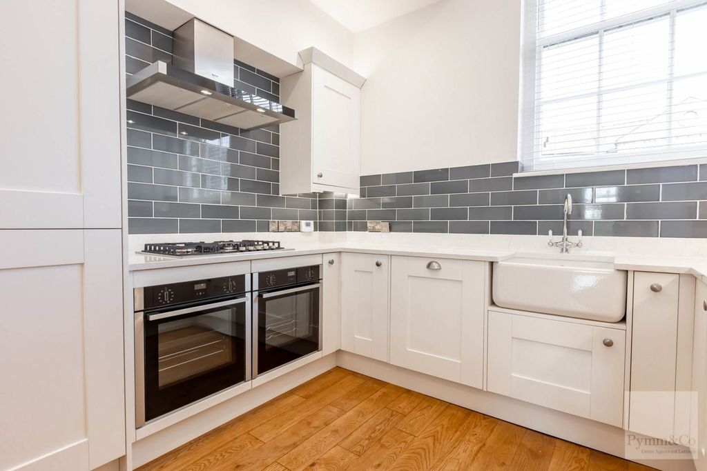 Property photo 2 of 43
