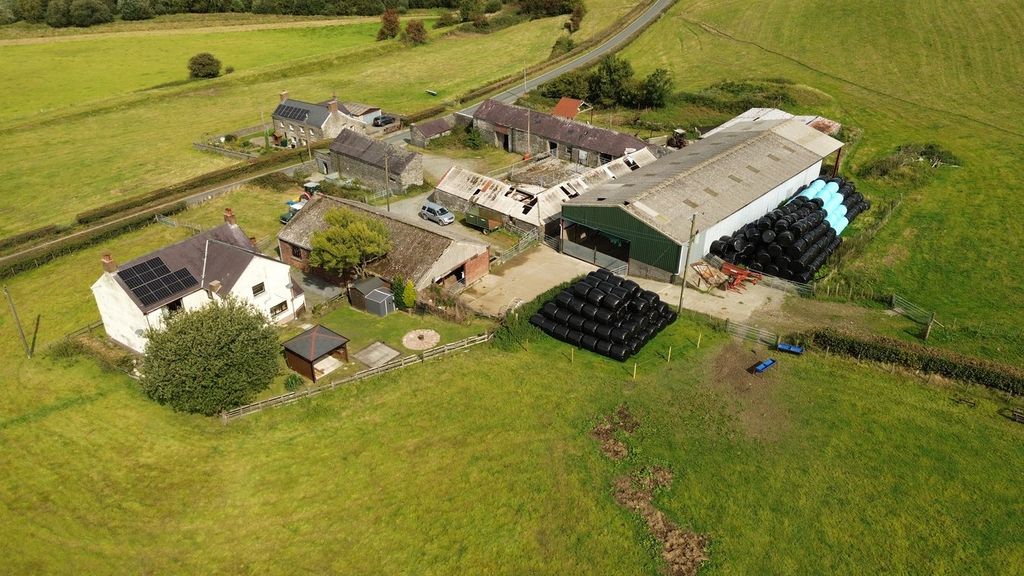 Property photo 2 of 37