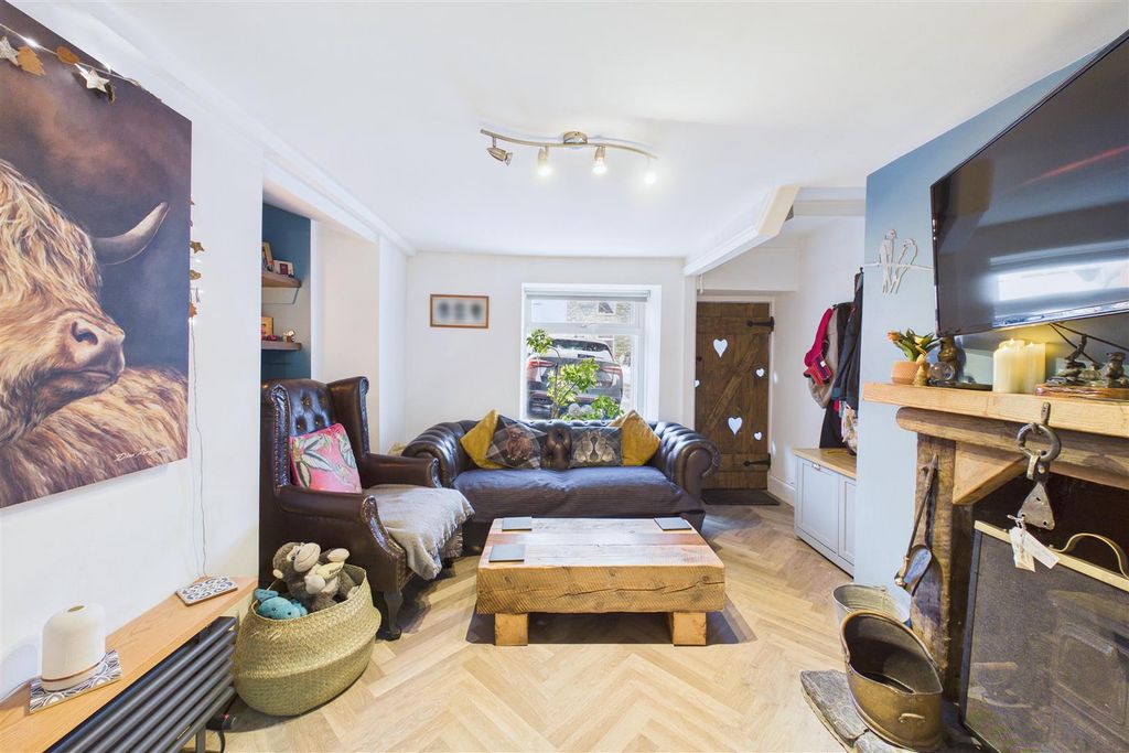 Property photo 2 of 29 Lounge