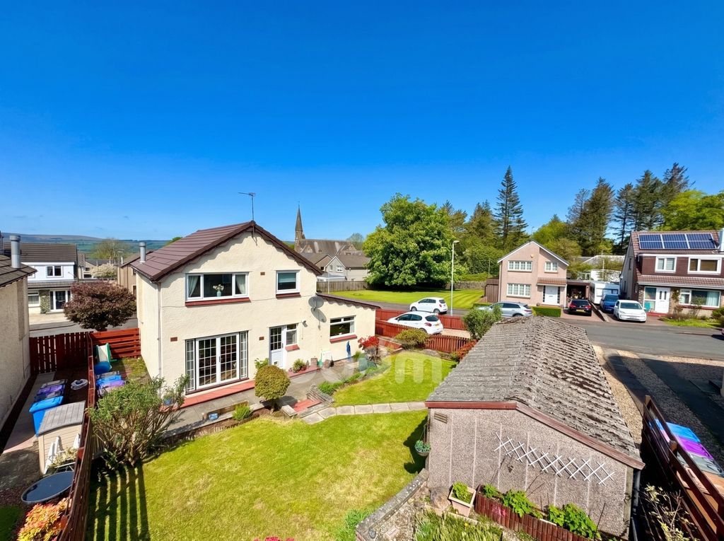 Property photo 3 of 26 Crummock Gardens, Beith Rear Garden Picture