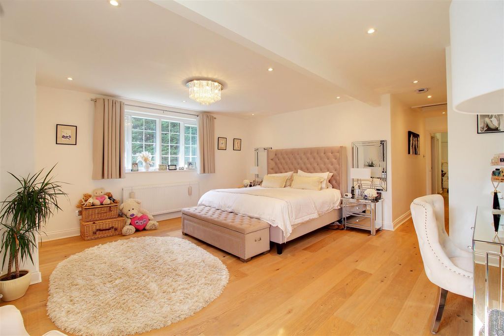 Additional image 8 of 5 bed detached house for saleDixons Hill Close, North Mymms AL9