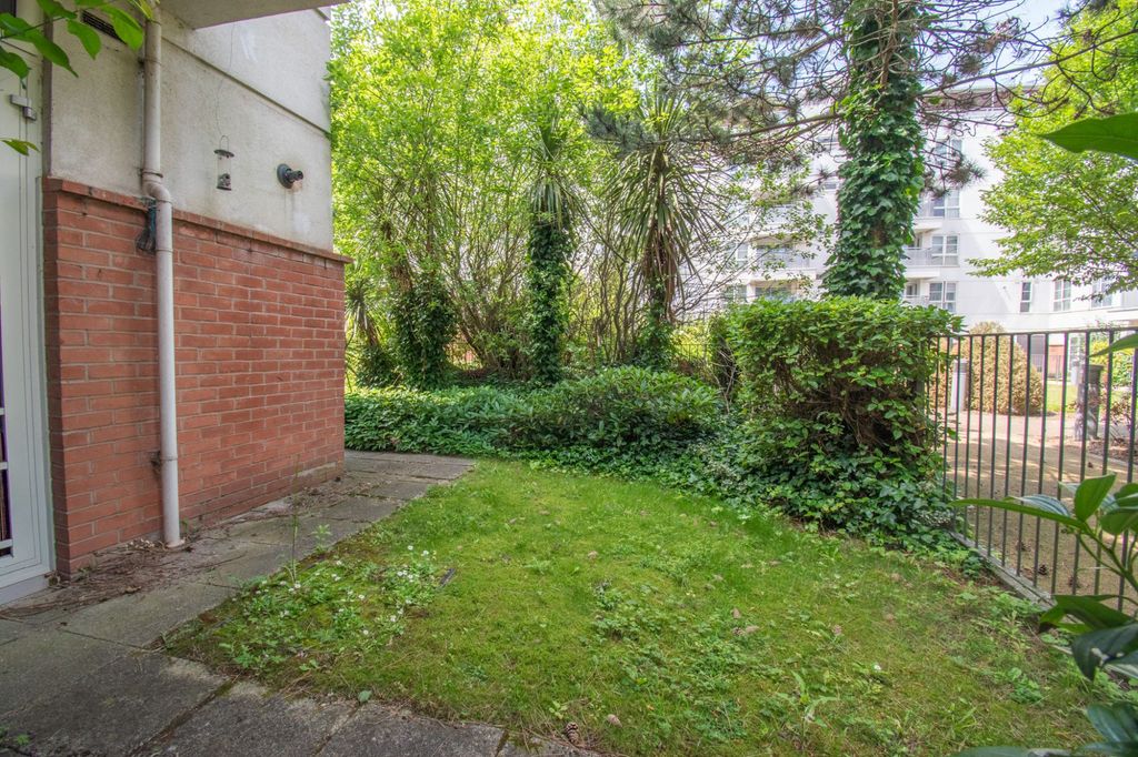 Property photo 2 of 18
