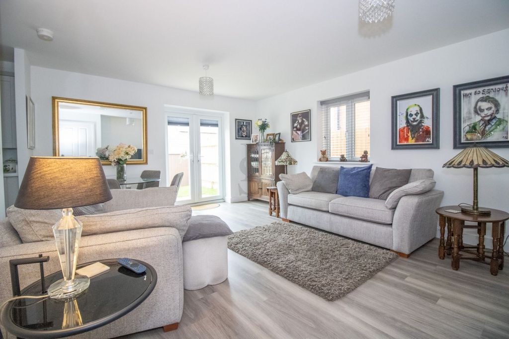 Property photo 2 of 8