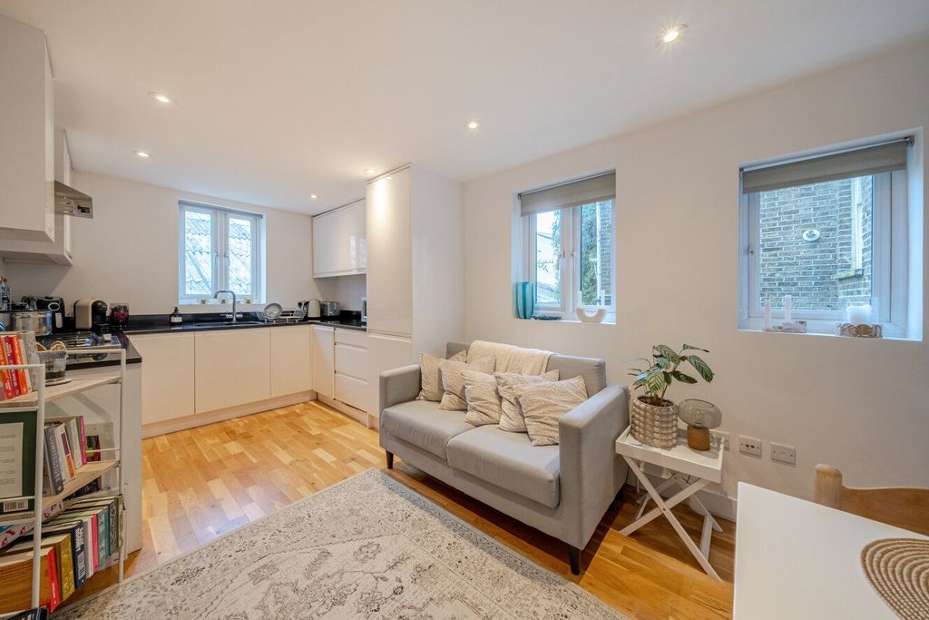 Property photo 2 of 12 Picture No. 18