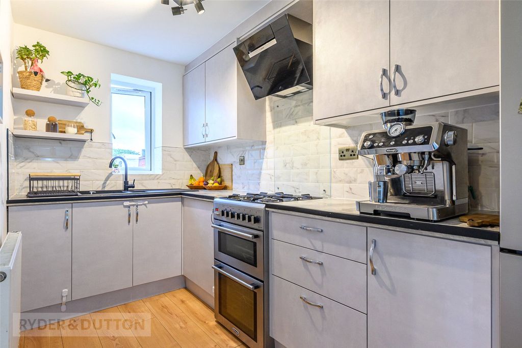 Property photo 3 of 21 Kitchen