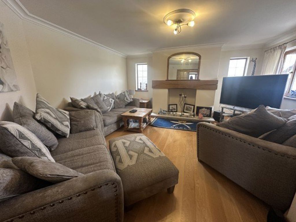 Property photo 3 of 28