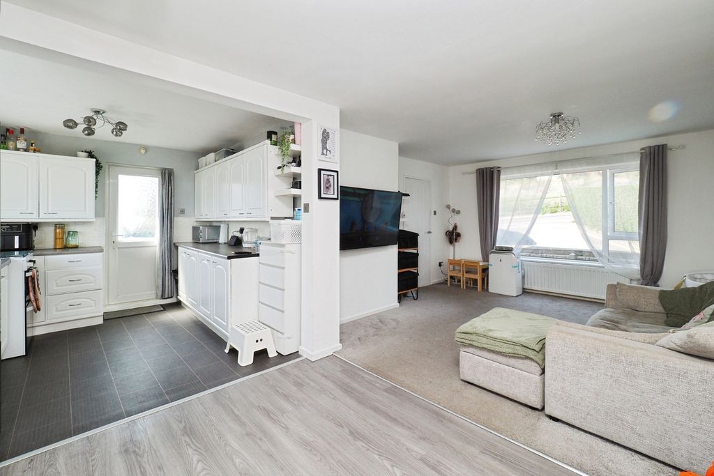 Property photo 2 of 16 Photo