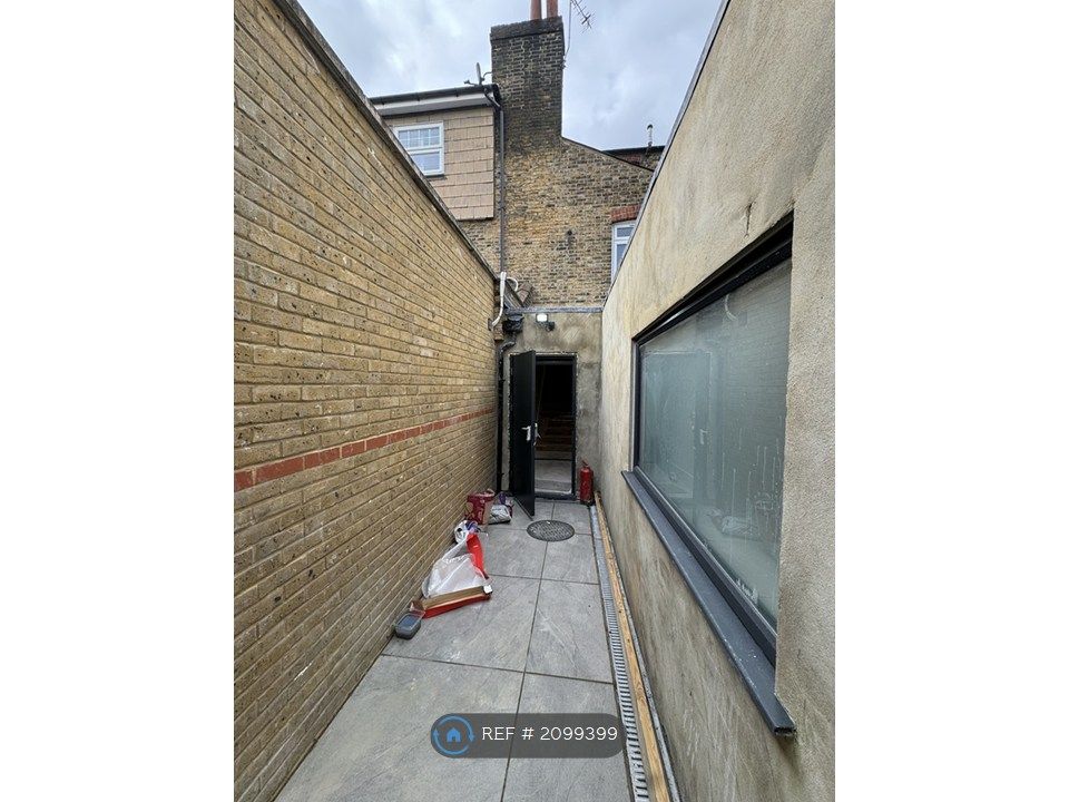 Property photo 2 of 32