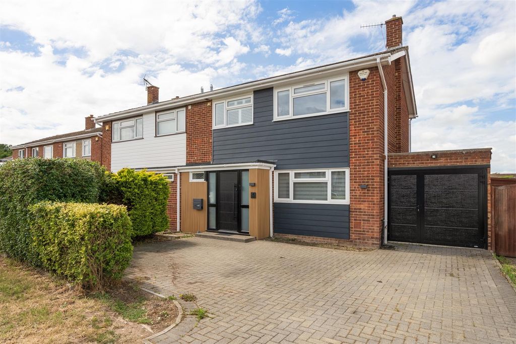 Property photo 1 of 20 Everard Way, Faversham