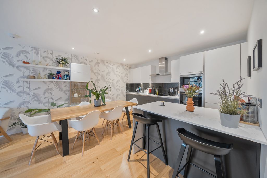 Property photo 3 of 28 Reception