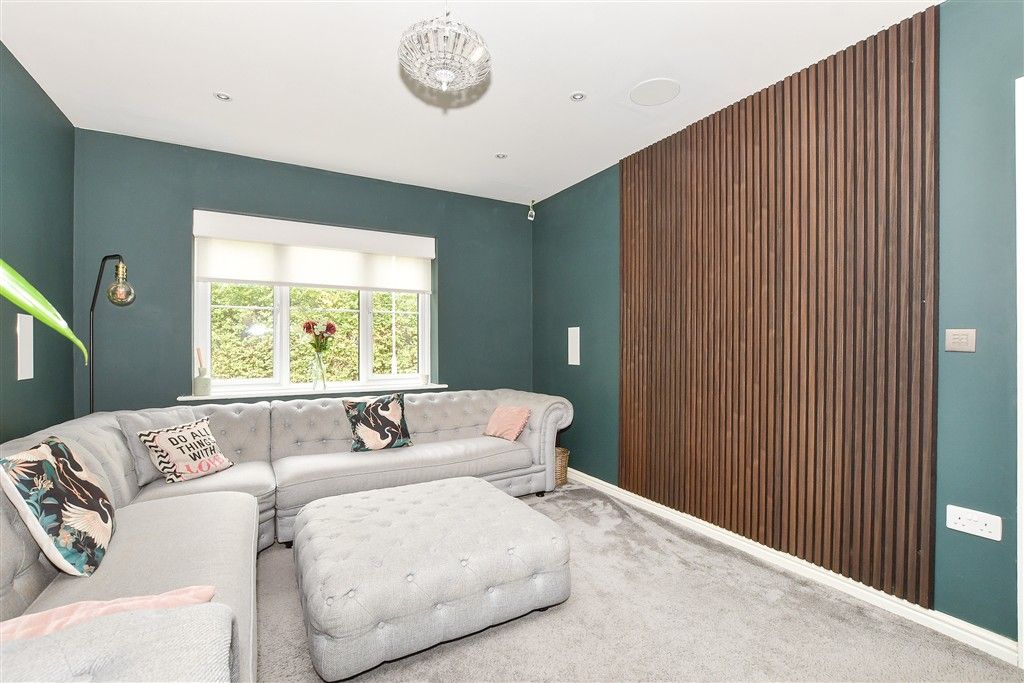 Property photo 2 of 20 Lounge