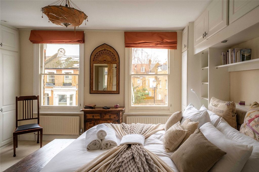 Property photo 1 of 19 Principal Bedroom